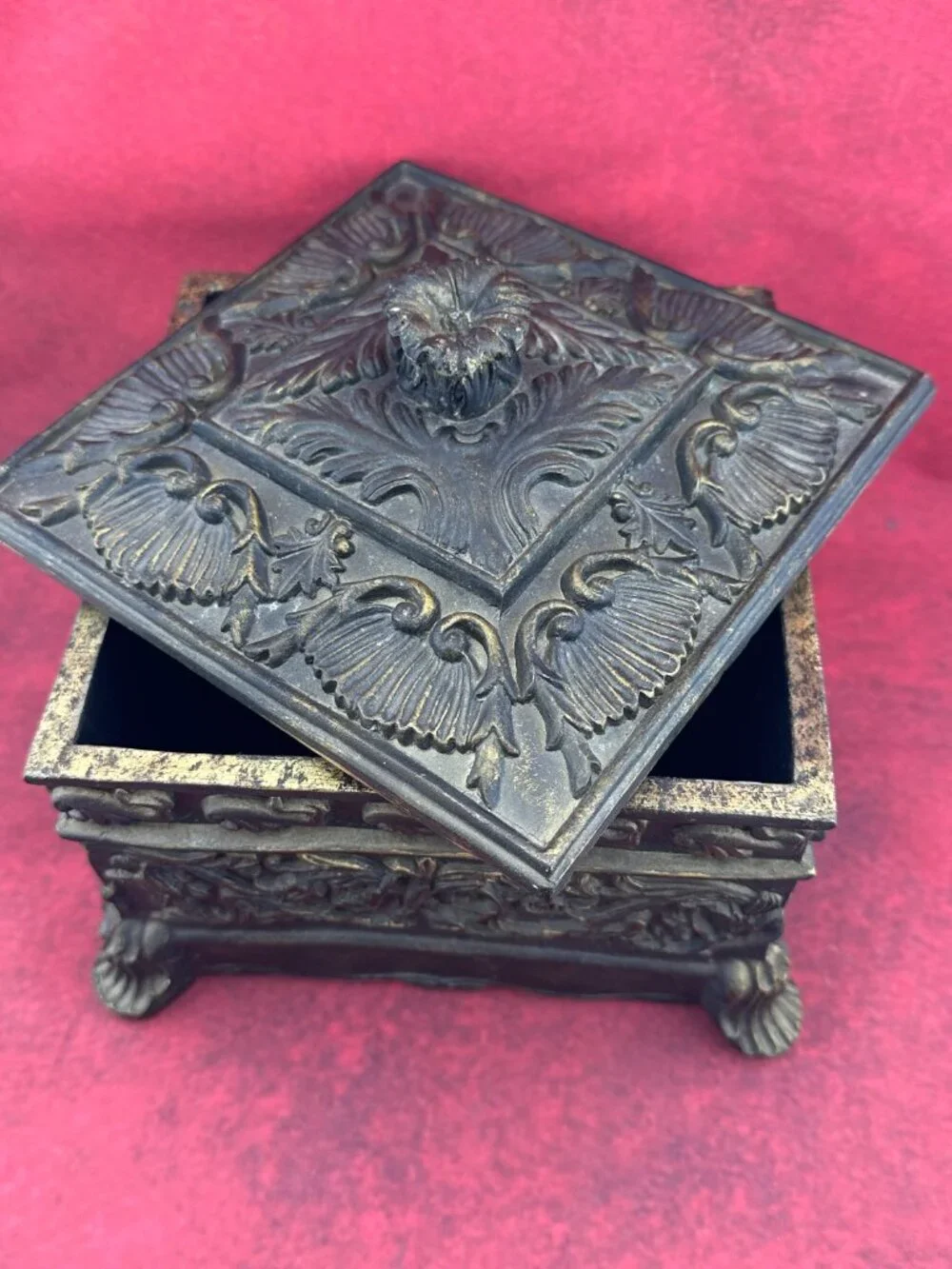 VINTAGE FOOTED JEWELRY RESIN DECORATED WITH FLORAL RELIEFS SQUARE BOX